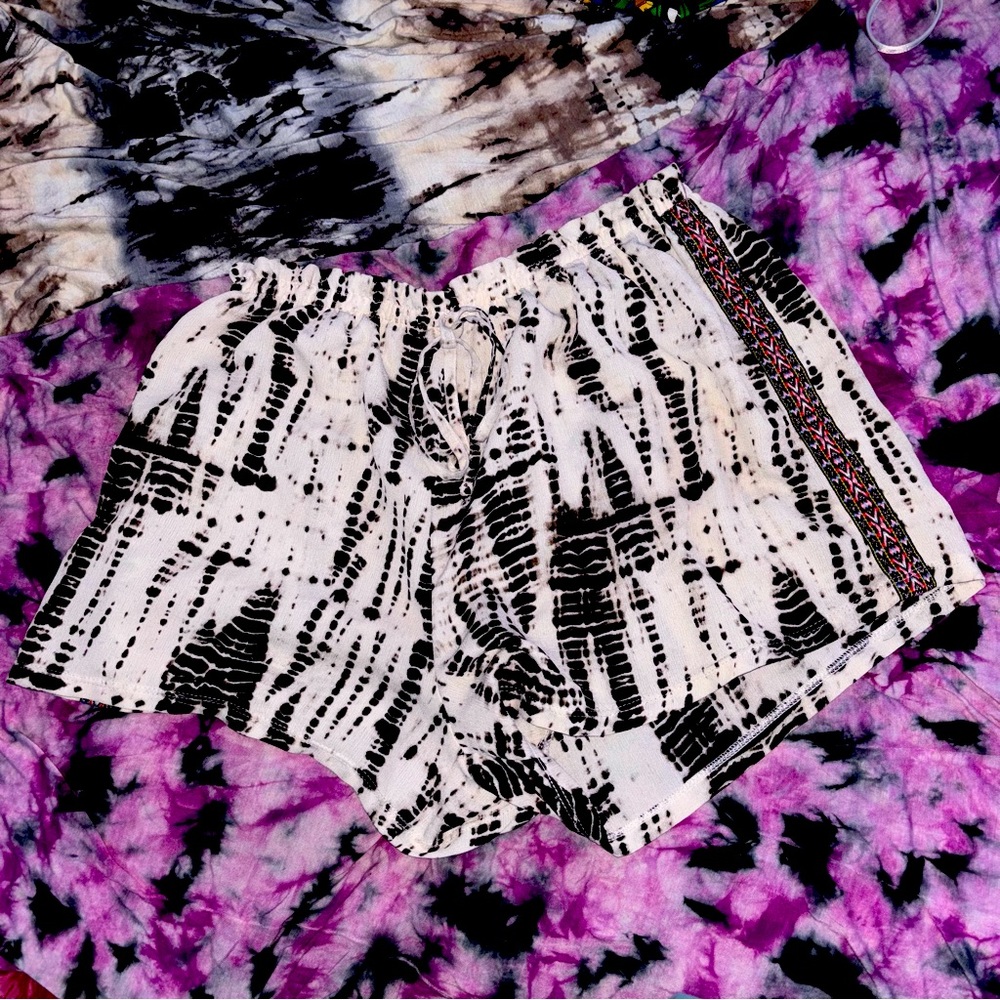 Tye dye about a girl shorts size 2